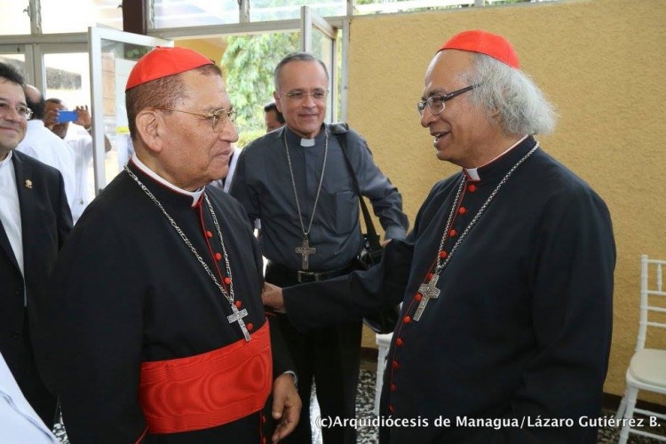 Cardenal Miguel Obando Bravo (a la izquierda) © Il Sismografo