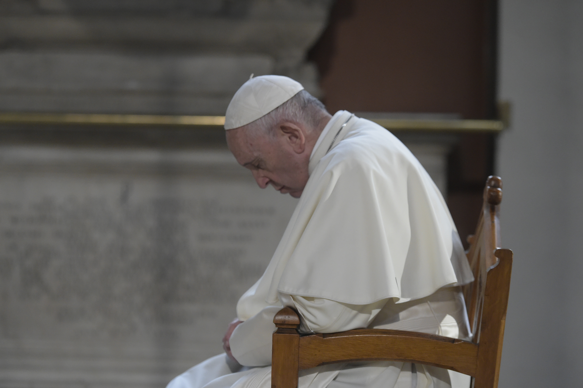Oración del Papa por las víctimas © Vatican Media