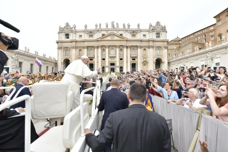 El Papa llega a la audiencia general, 19 sept. 2018 © Vatican Media