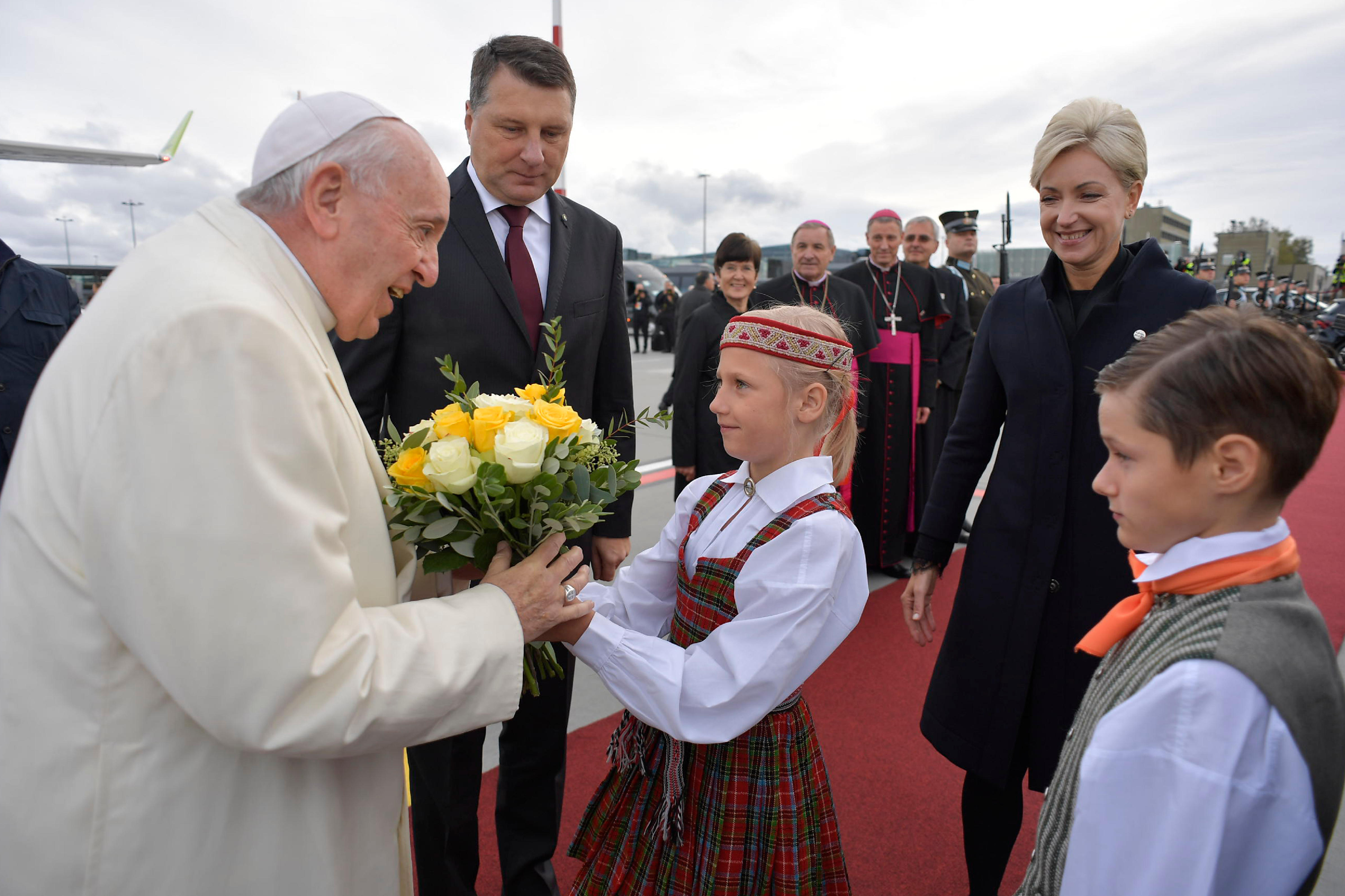 Ceremonia de bienvenida al Papa en Letonia © Vatican Media