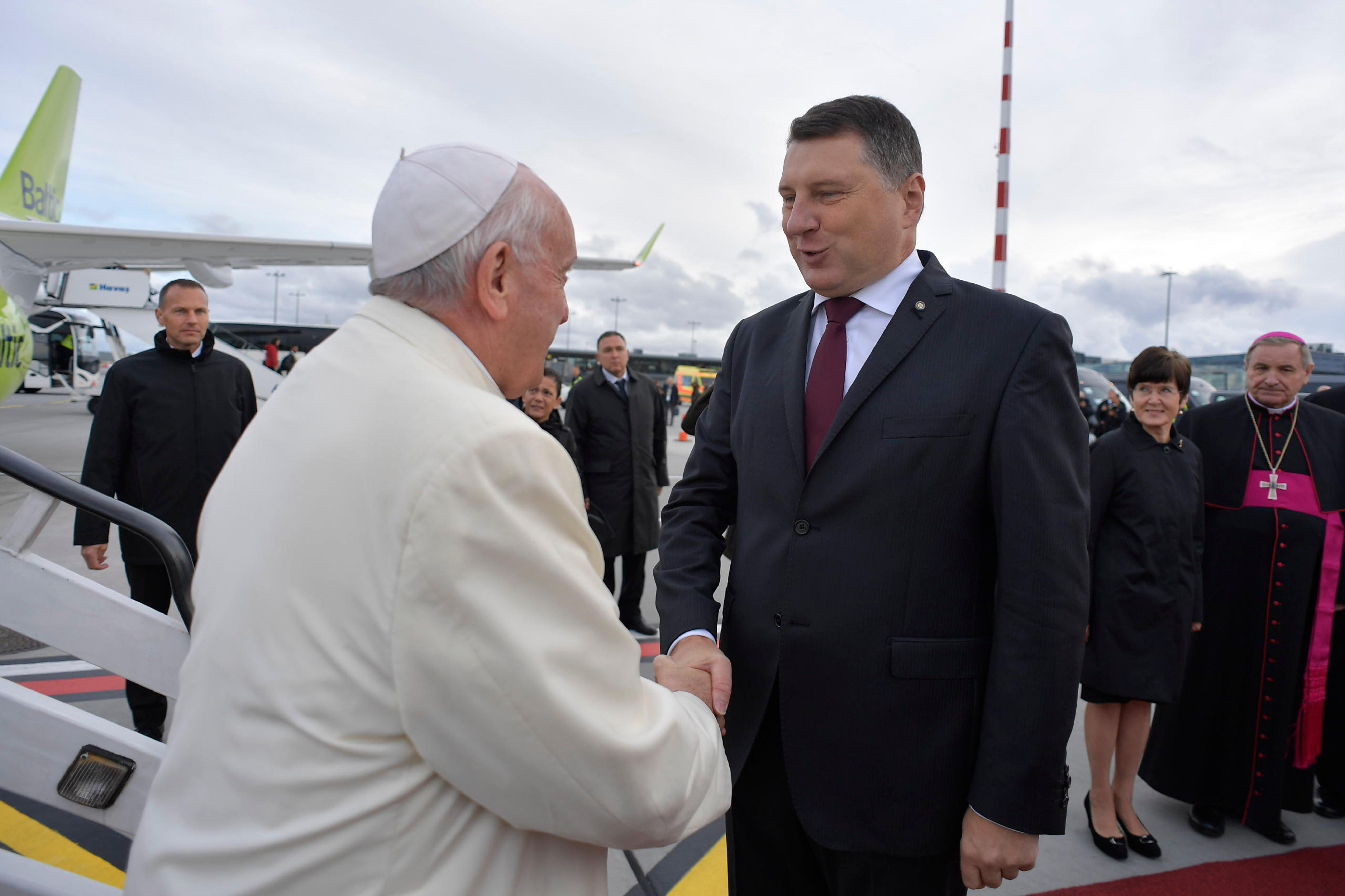El Presidente Raimonds Vējonis recibe al Papa en Letonia © Vatican Media