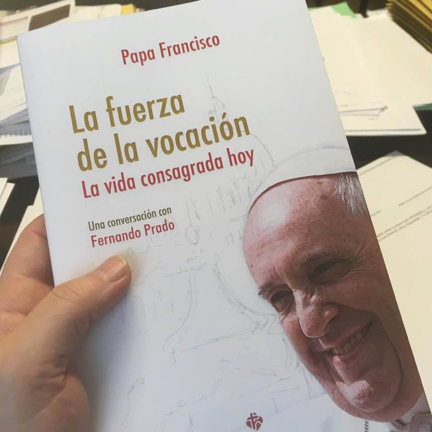 Libro-entrevista con el Papa Francisco © Fernando Prado (Facebook)