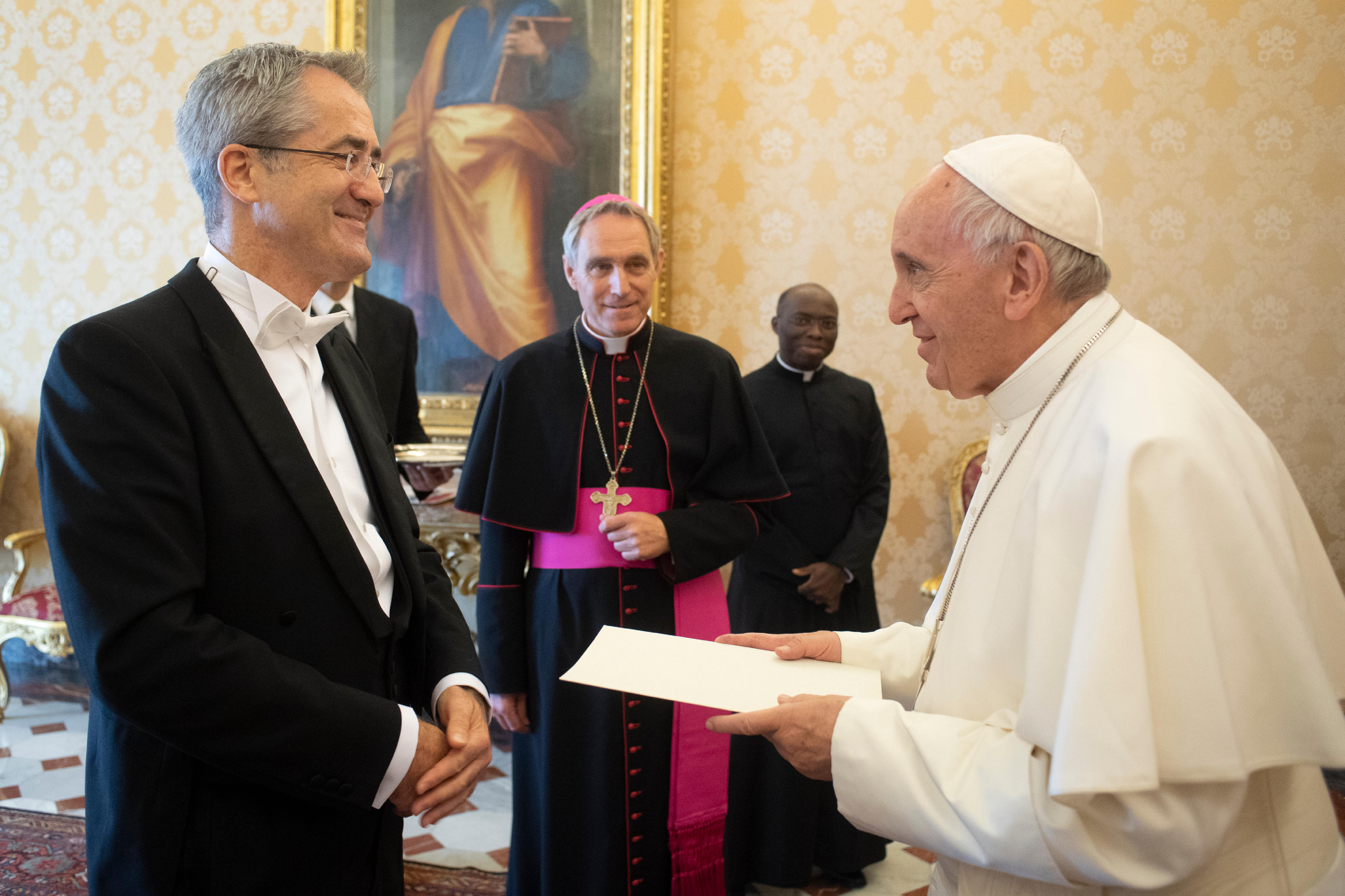 El Santo Padre ha recibido al nuevo embajador de Irlanda © Vatican Media