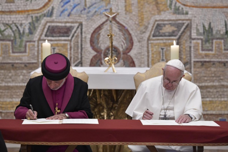 El Papa firma Declaración con el Catholicós-Patriarca de la Iglesia Asiria de Oriente © Vatican Media