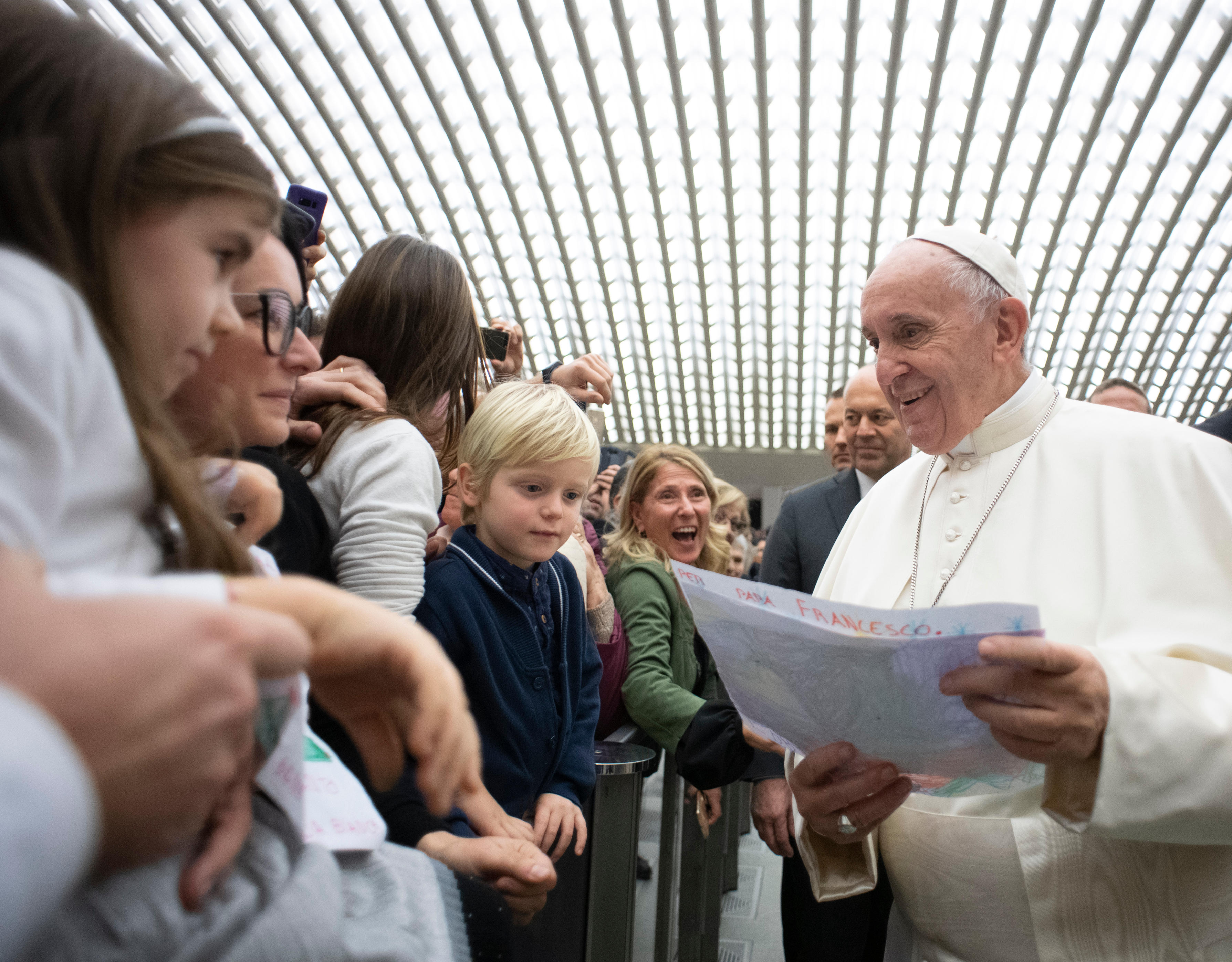 El Papa bendice a las familias de los trabajadores del Vaticano © Vatican Media