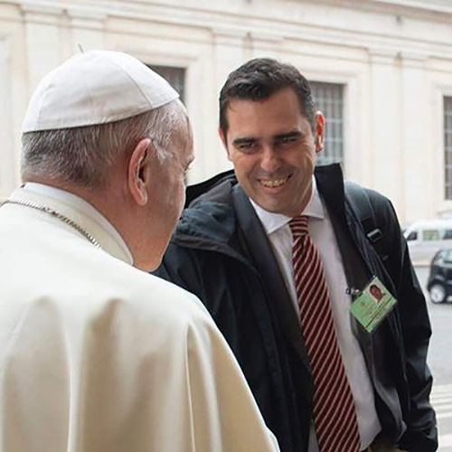Alessandro Gisotti saluda al Santo Padre © Twitter (Alessandro Gisotti)