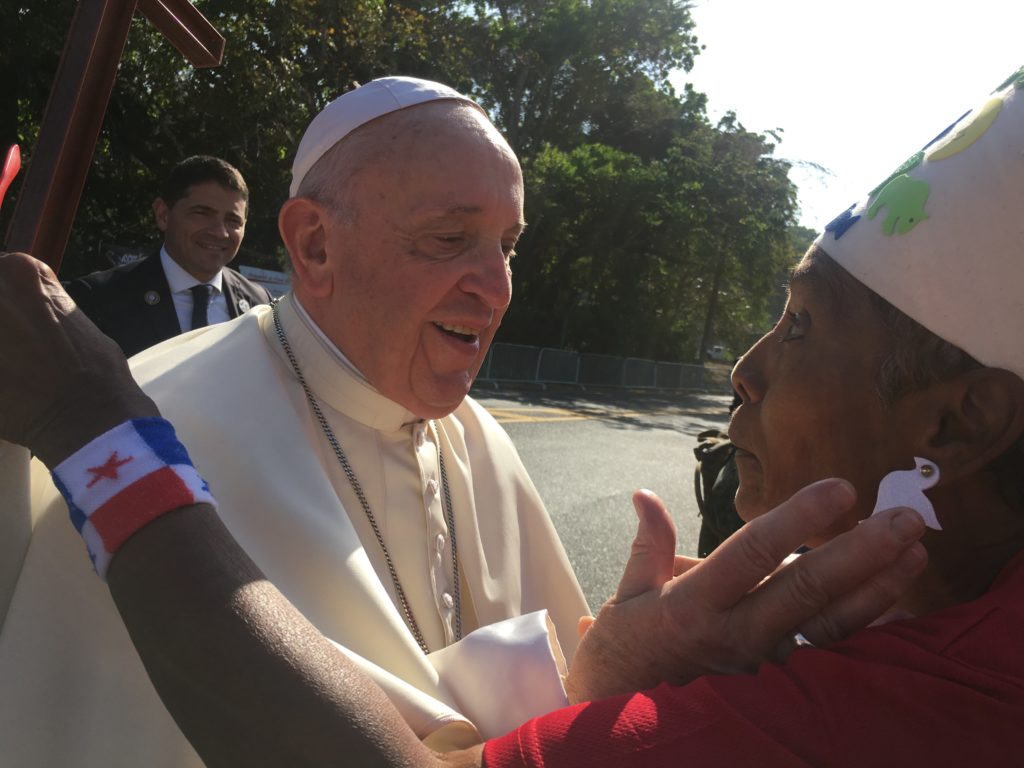 El Papa felicita a la "abuelita que hace lío" en Panamá © JMJ Panamá 2019