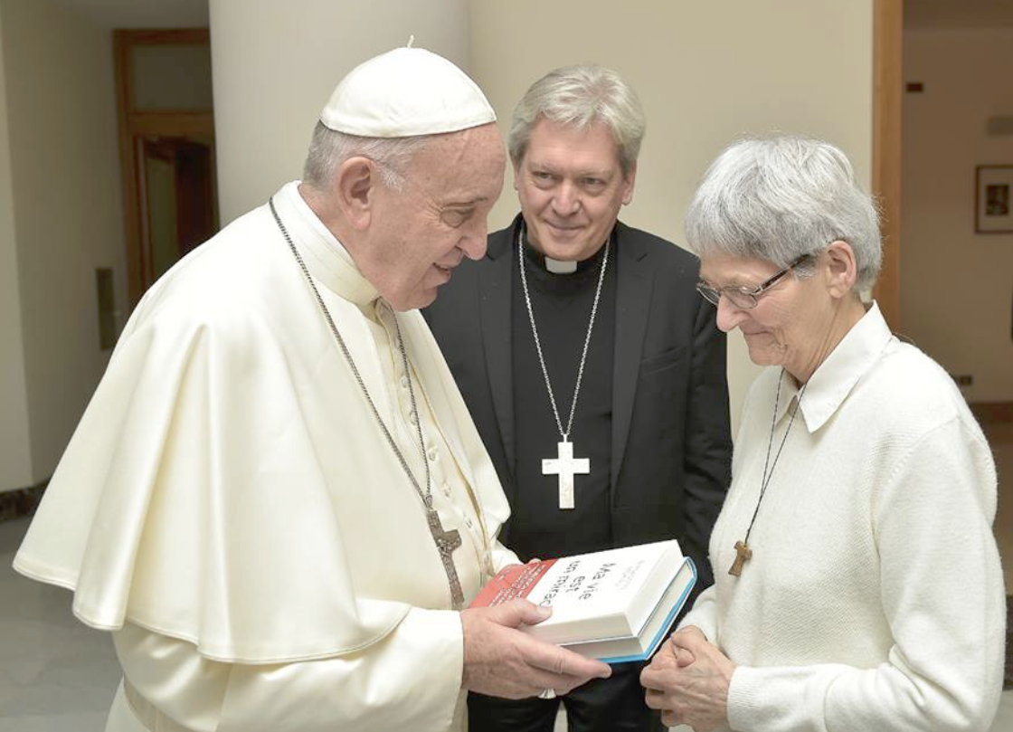 Obispo Benoit-Gonnin Y Sor Bernadette Moriau En El Vaticano © Vatican Media