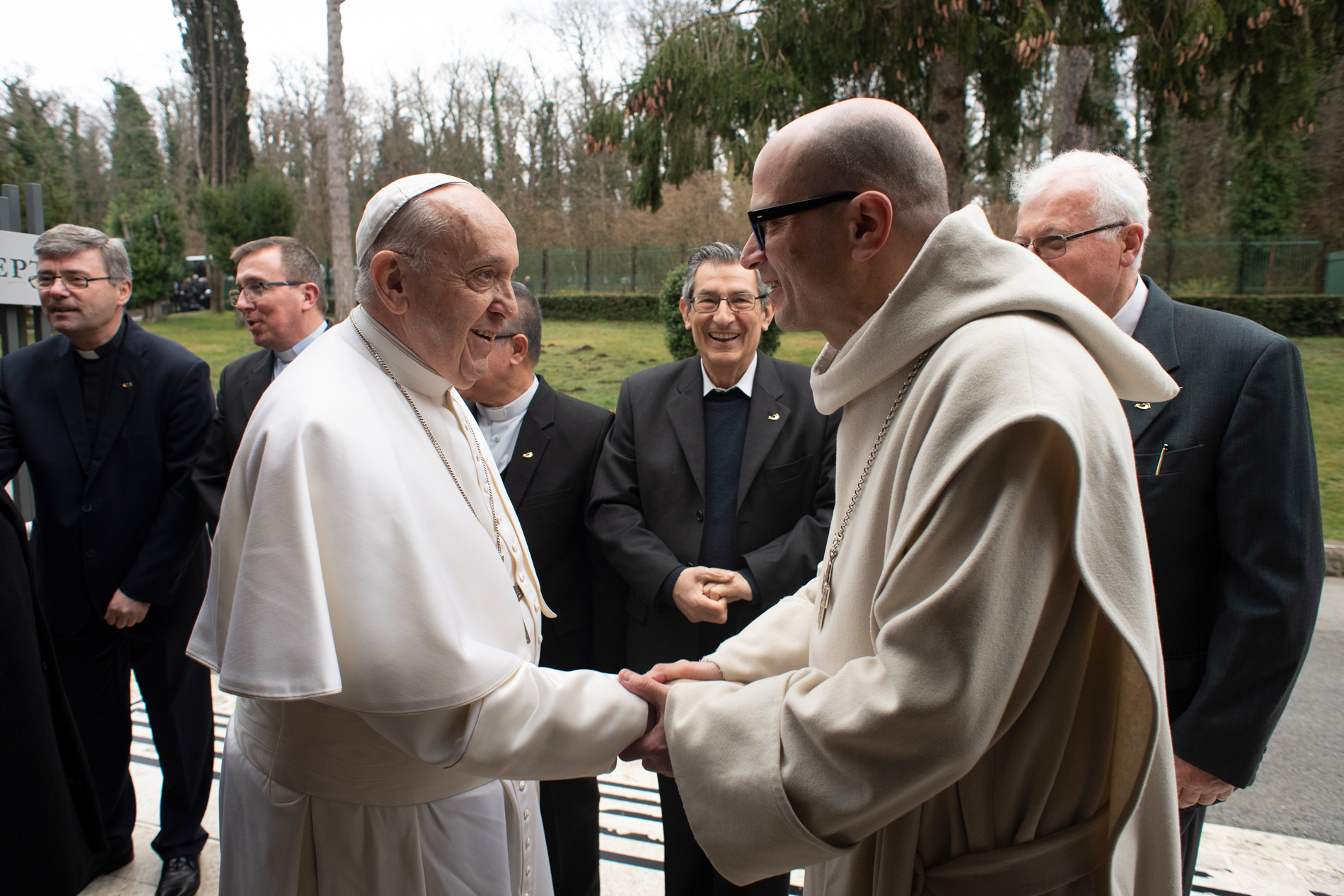 Francisco saluda al religioso Bernardo Francesco Maria Gianni © Vatican Media