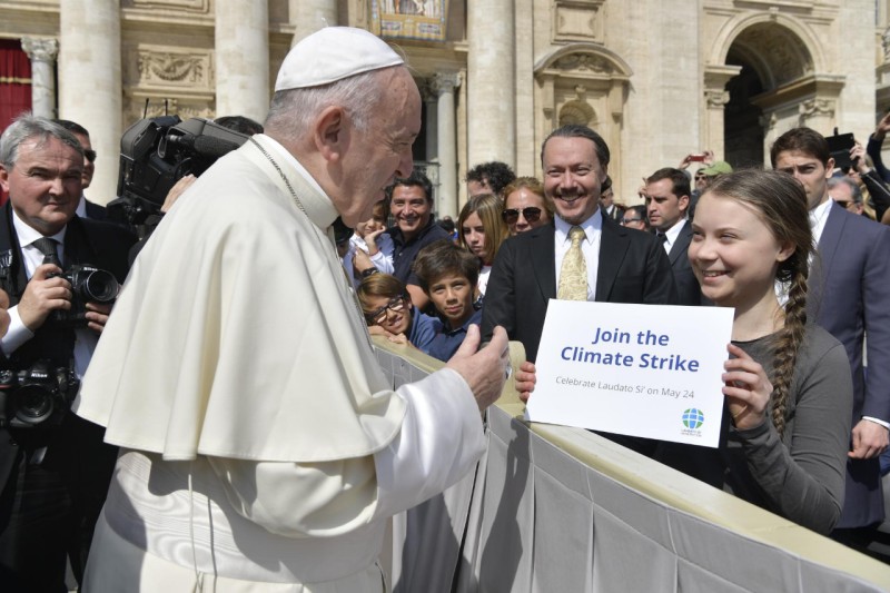 El Papa saluda a Greta Thunberg en la audiencia general, 17 abril 2019 © Vatican Media