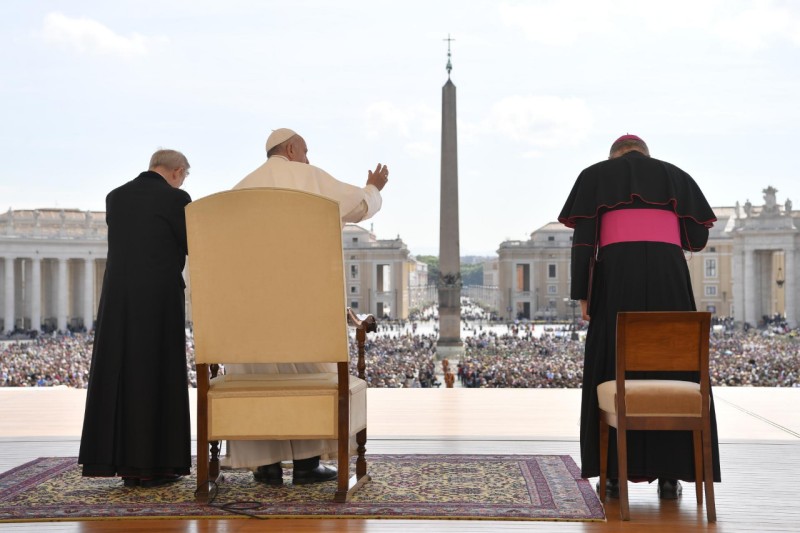 «El Señor no se cansa de llamar» – Saludo del Papa a los cristianos árabes