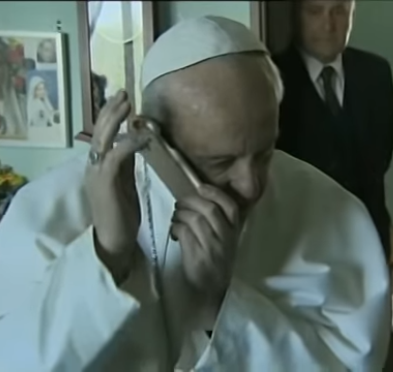 El Papa telefonea a la madre de Vincent Lambert. Captura de pantalla TV2000
