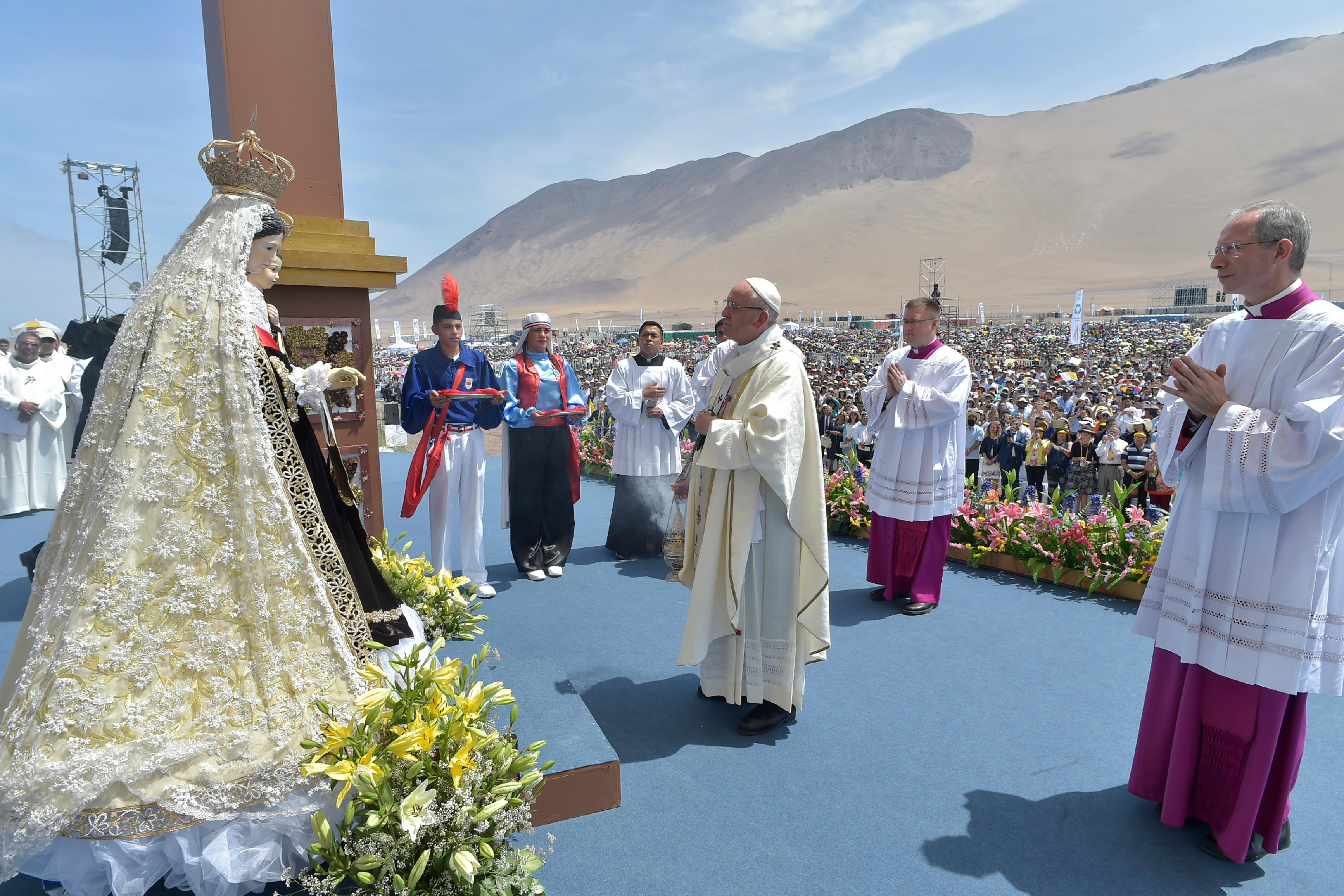 El Papa Corona A La Virgen Del Carmen De La Tirana, en Iquique, Chile © Vatican Media