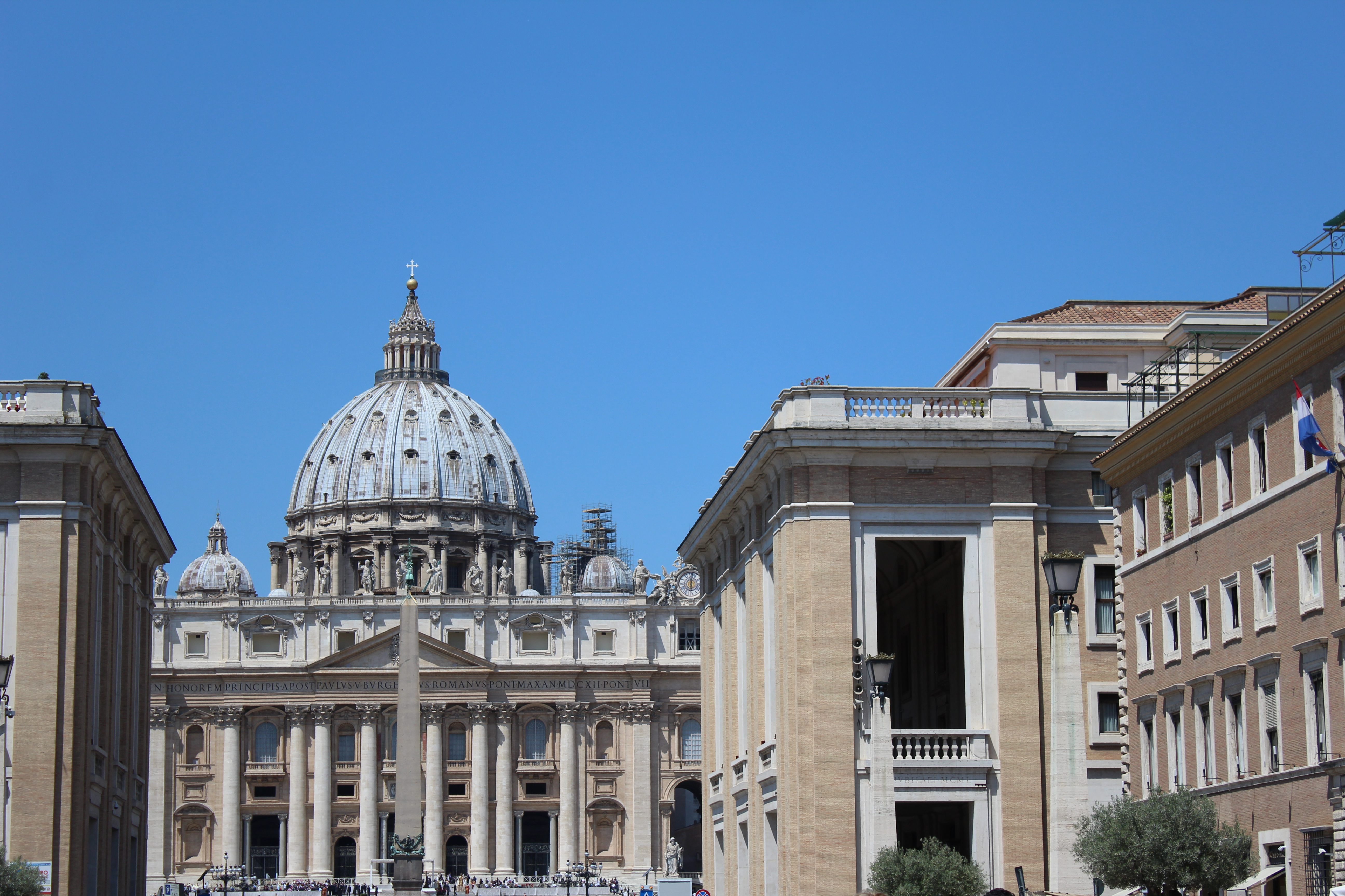 Vaticano: El Papa nombra a seis mujeres para el Consejo de Economia