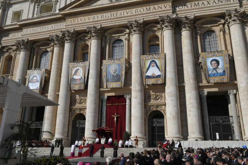 «Sólo el encuentro con Jesús salva, hace la vida plena y hermosa» – Homilía del Papa en la canonización