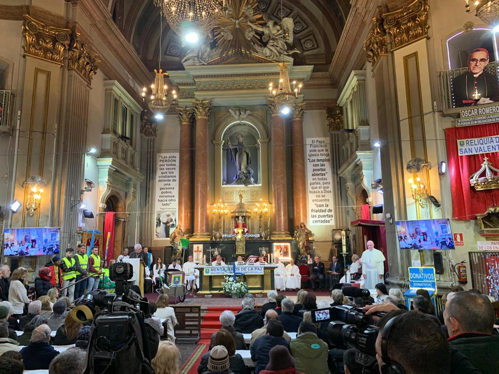 España: El padre Ángel invitó a los pobres a cenar en la iglesia de San  Antón - ZENIT - Espanol