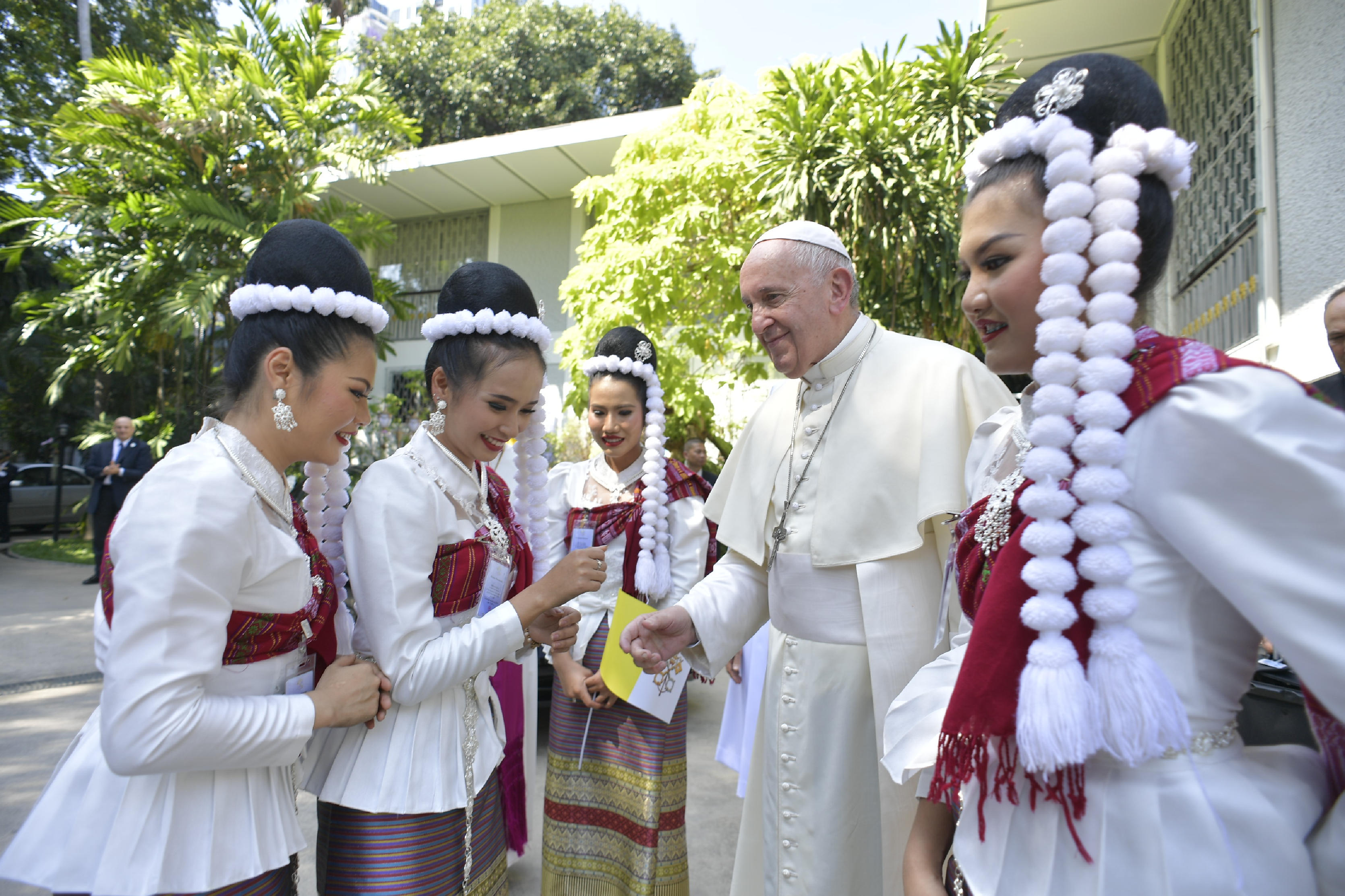 Viaje a Tailandia: El Papa Francisco llega a Bangkok