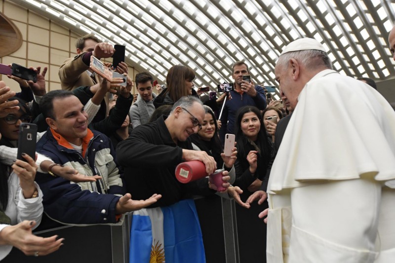 El Papa llama a los hispanos a «ser sensibles ante las personas que viven en dificultad»