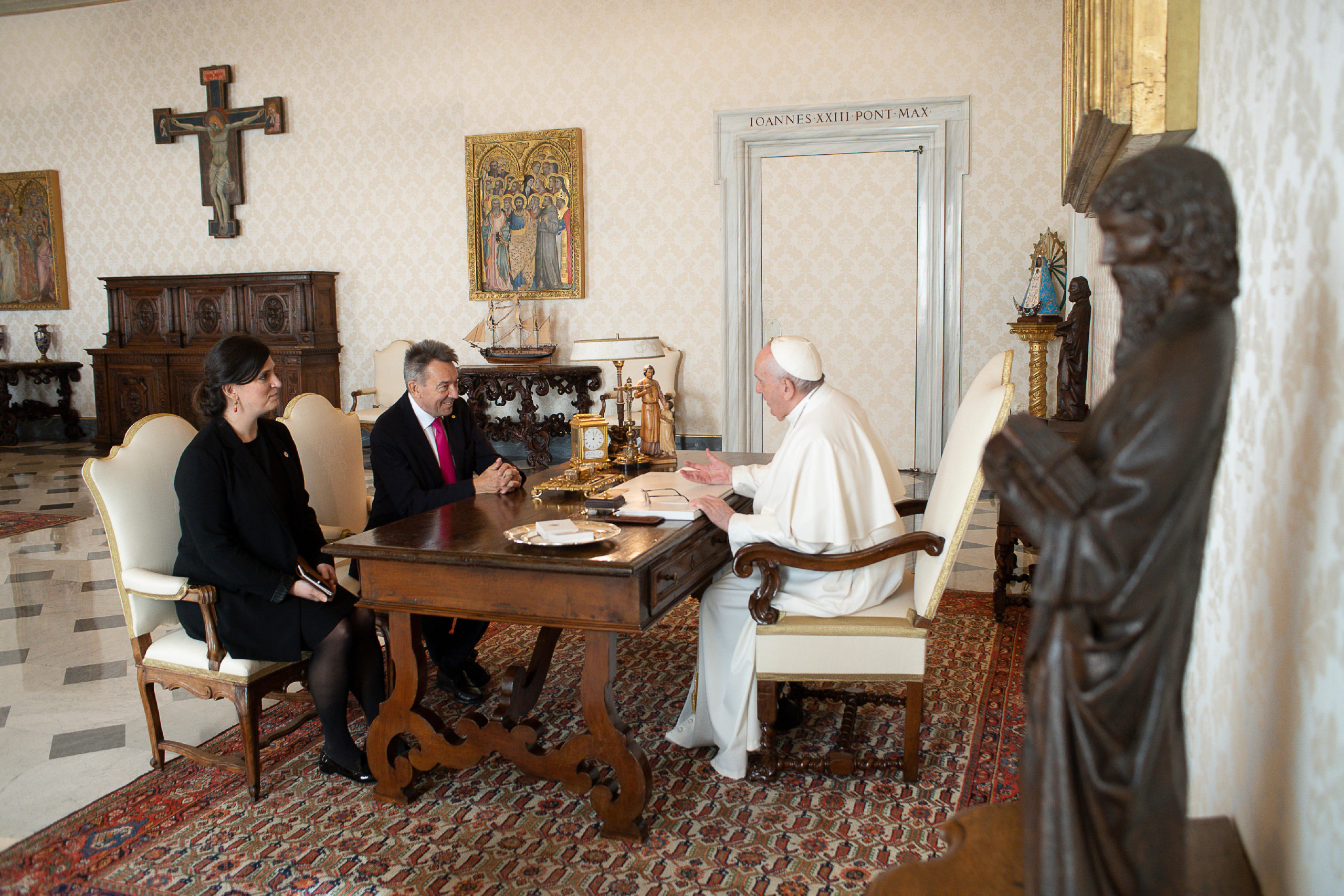 El Papa Francisco se reúne con el presidente de la Cruz Roja