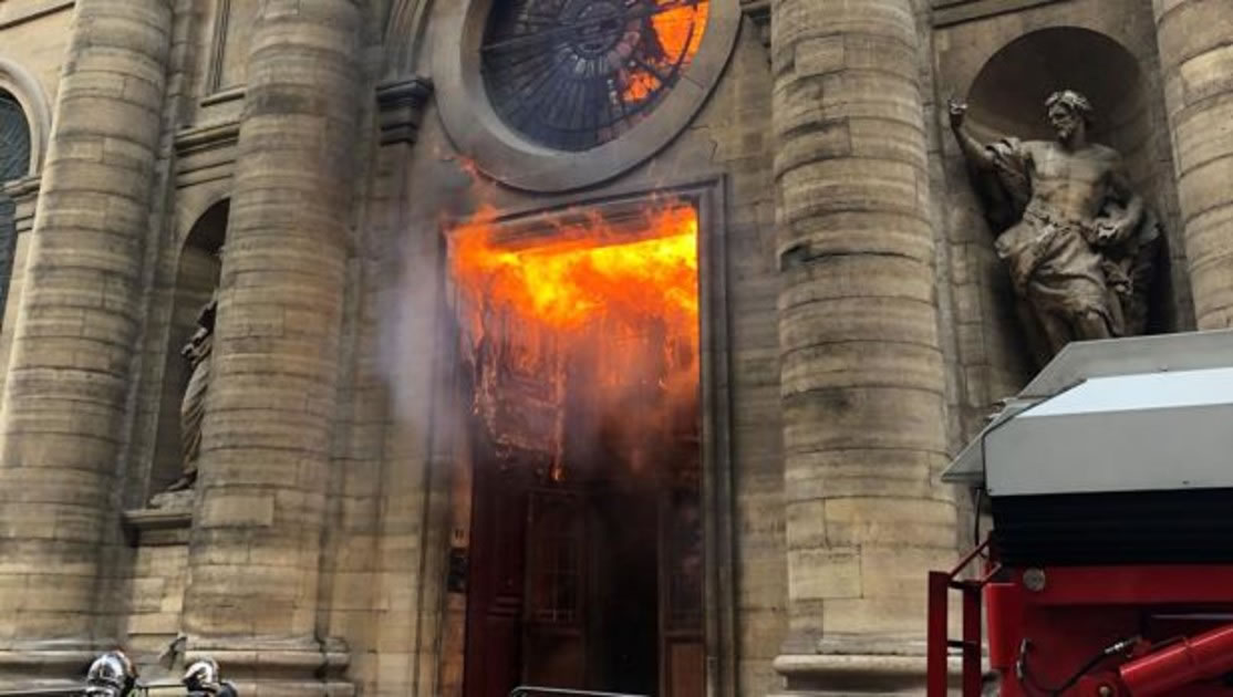 Cada dos semanas un edificio religioso en Francia sufre un incendio, ataque  u otro tipo de percance - ZENIT - Espanol