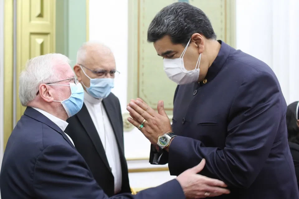 Nicolás Maduro se reconcilia con obispos venezolanos en Palacio de Miraflores