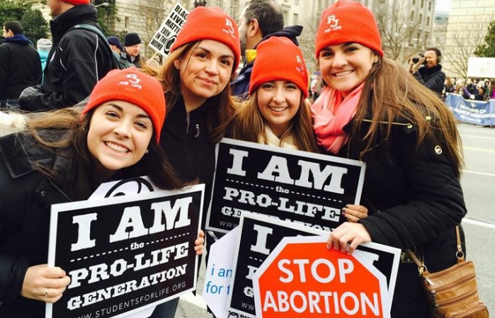 Millennials, Generación Z y aborto: un poco más de la mitad están a favor de prohibir el aborto si se escucha el latir del corazón del bebé