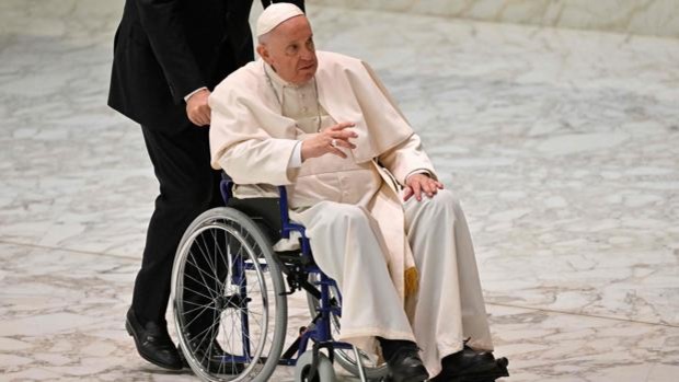 Papa Francisco será intervenido en hospital de Roma bajo anestesia general