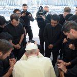 Papa Francisco hace oración por un seminarista legionario enfermo de cáncer y pone a orar presentes en Plaza San Pedro