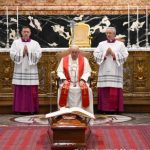 «Los últimos años de su vida estuvieron marcados por una condena injusta y dolorosa», dicen en homilía en funeral de Cardenal Pell