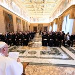 Papa sobre liturgia: pide formación en seminarios, silencio antes de la misa y denuncia homilías desastrosas