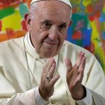 Papa habla otra vez de homosexualidad, cuenta experiencia y sorprende a la prensa no católica
