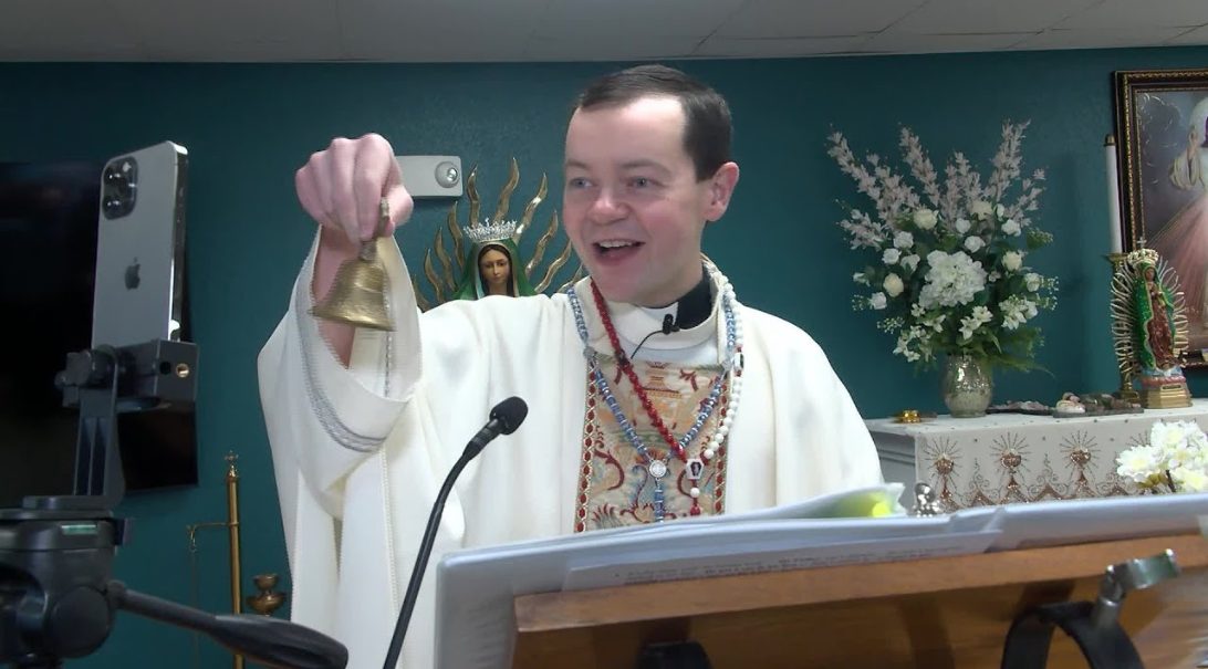 Famoso sacerdote de redes sociales, Adam Kotas, afirma que regresa a la Iglesia  católica - ZENIT - Espanol