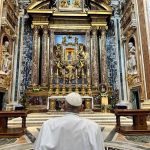 Papa Francisco acude a dar gracias a Virgen María tras salir del hospital