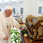 Papa Francisco se encuentra con santa Teresita de Jesús en Vaticano y anuncia carta apostólica en su honor