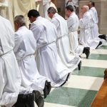 Así son los diáconos permanentes en USA: obispos publican informe