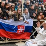 Una inyección de esperanza y un voto de confianza: la carta en Semana Santa del Papa a los jóvenes