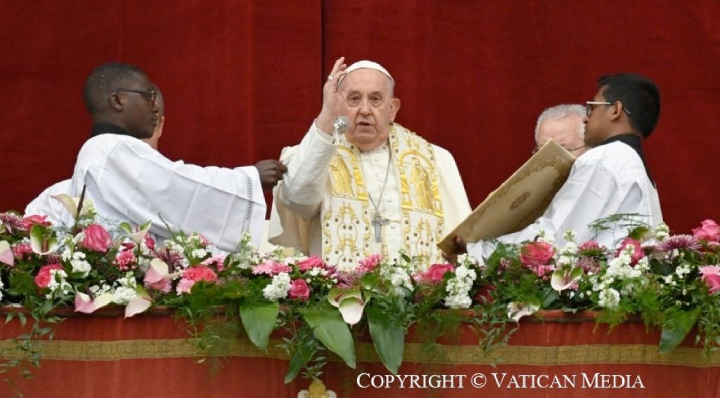 Este es el mensaje urbi et orbi del Papa Francisco para la Pascua de