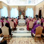 Papa Francisco ante anglicanos en Vaticano reconoce que papado divide e invita a comprender cómo debe desarrollarse