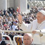 La virtud de la caridad explicada (también con ejemplos) por el Papa Francisco