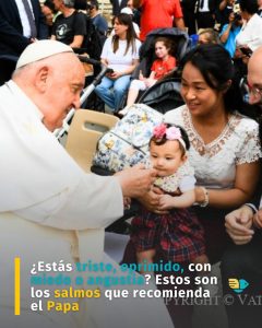 ¿Estás triste, oprimido, con miedo o angustia? Estos son los salmos que recomienda el Papa