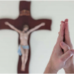 Informe destaca preocupaciones sobre la disminución de la influencia religiosa en USA