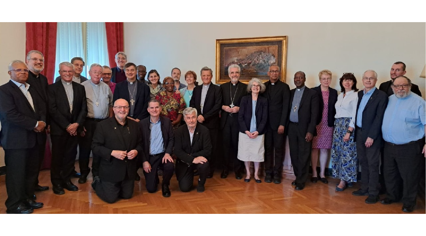 grupo de teólogos (hombres y mujeres, obispos, sacerdotes, consagrados/as y laicos), procedentes de distintos continentes