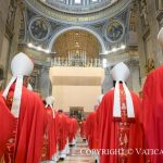 el Papa participó en la concelebración eucarística durante la cual 42 arzobispos metropolitanos recibieron el palio.