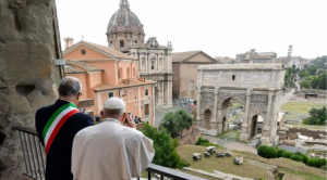 Papa Francisco realizó una visita al Campidoglio, sede del alcalde de la ciudad de Roma.