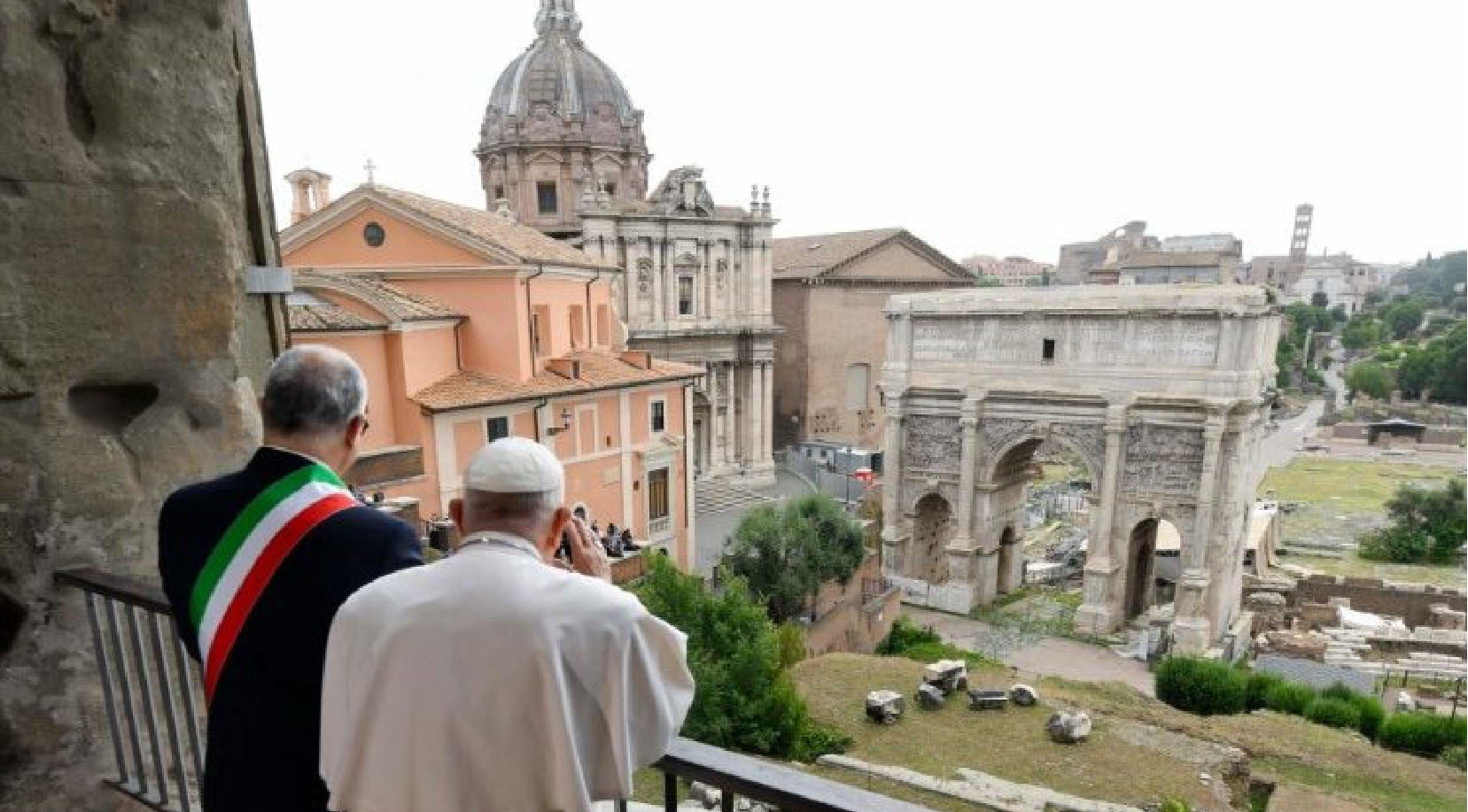 Papa Francisco realizó una visita al Campidoglio, sede del alcalde de la ciudad de Roma.