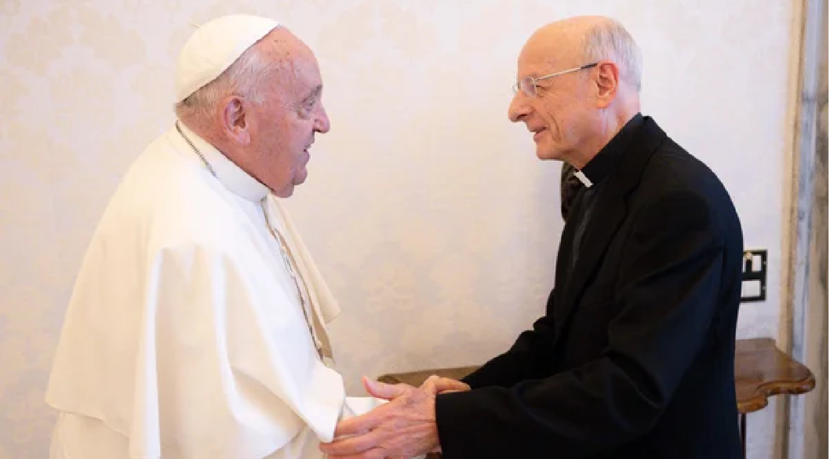 Papa Francisco recibió en audiencia al Prelado del Opus Dei, monseñor Fernando Ocáriz