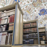Así se actualiza la Biblioteca Apostólica del Vaticano, una de las más importantes del mundo