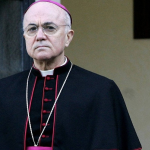 ex nuncio del Papa en los Estados Unidos, Carlo Maria Viganò