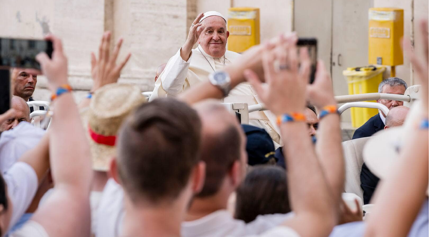 A pesar de estar en su receso de verano, el Papa no dudó en interrumpirlo para participar en este significativo encuentro.