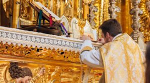 El documento Traditionis Custodes, promulgado por el Papa Francisco, restringió la celebración de la Misa tradicional en latín